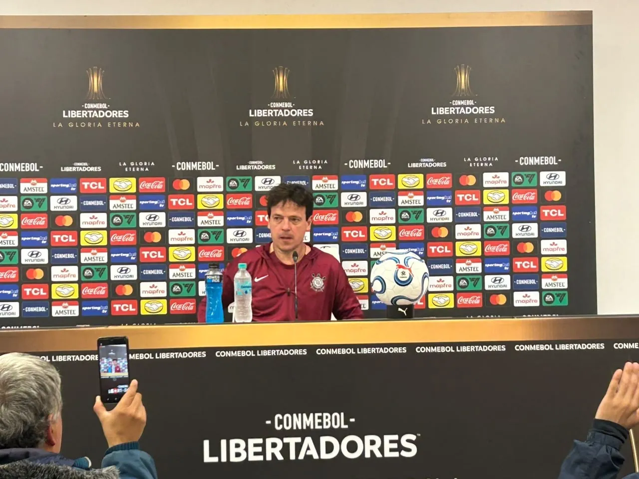 Diniz alerta Corinthians: foco total no Estudiantes na volta