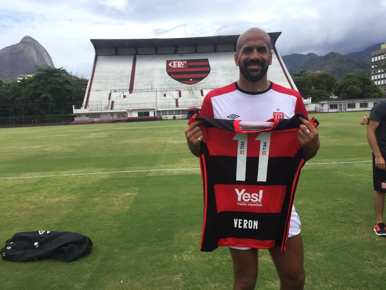 Flamengo busca repetir vitória enquanto Estudiantes luta contra suspensões