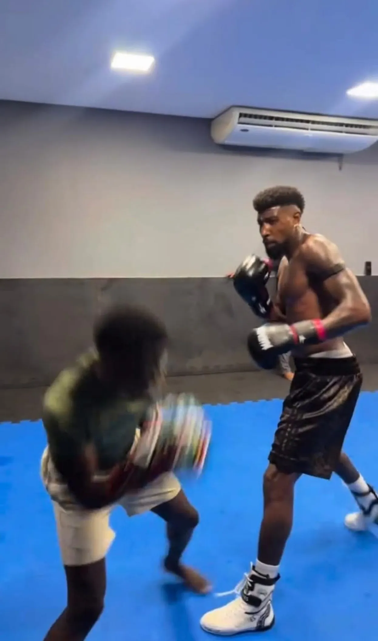 Emerson Royal usa boxe para virar chave no Flamengo