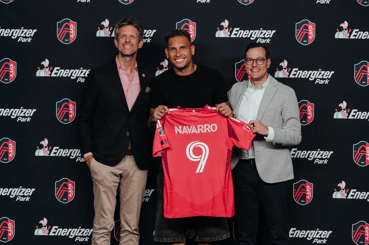 St. Louis City paga recorde e garante atacante brasileiro Rafael Navarro