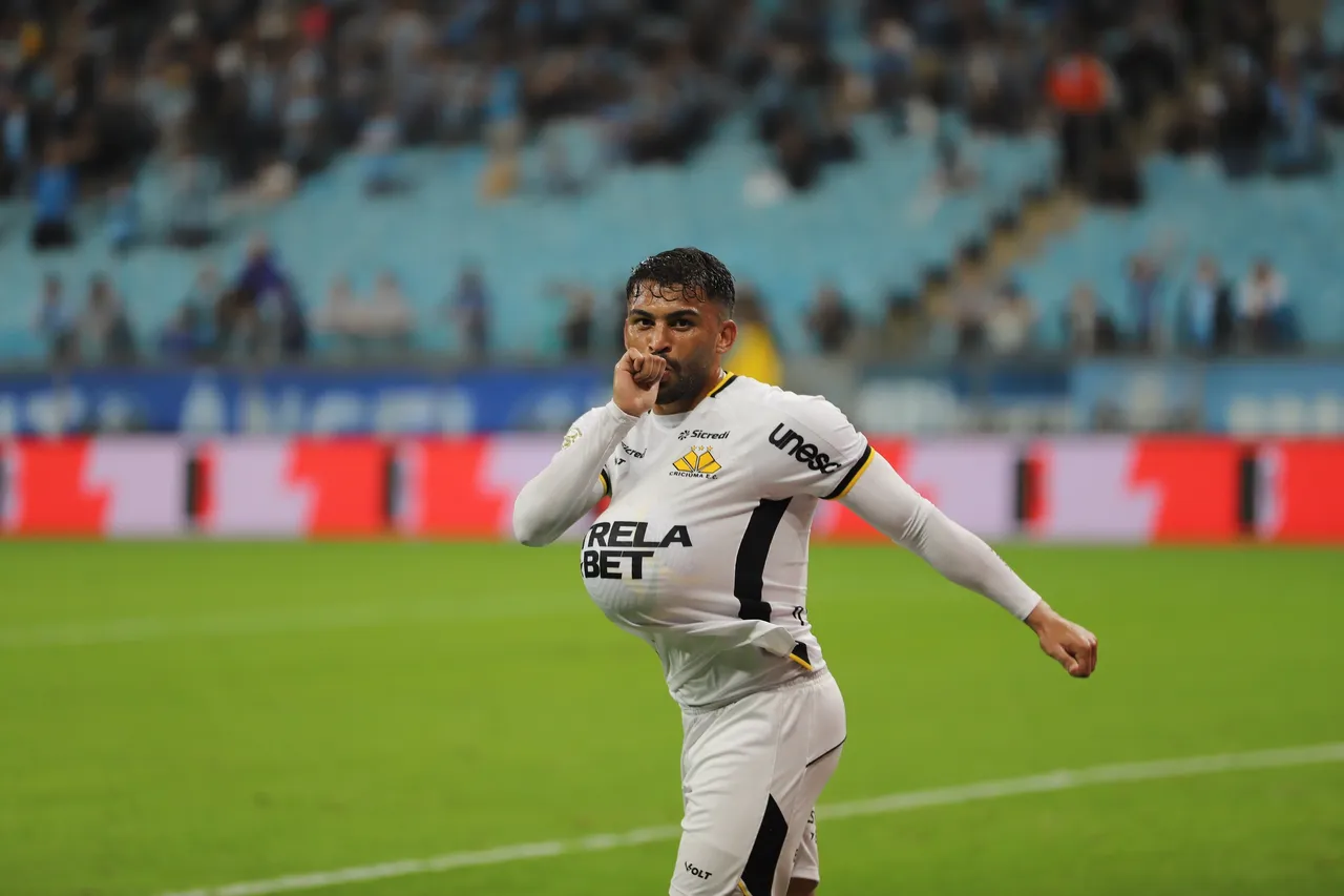 Criciúma Anuncia Retorno de Ronald