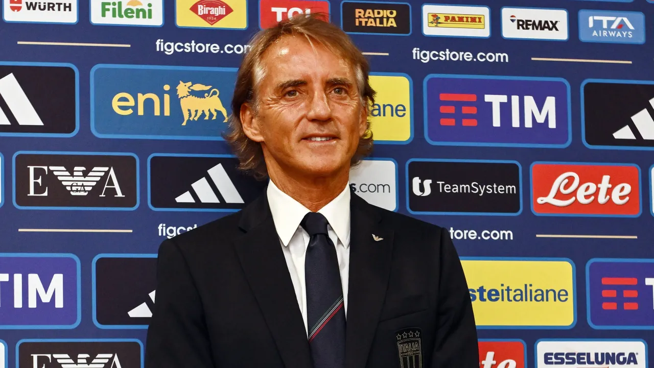 Mancini traça novo esquema e aposta em novatos para estreia da Itália