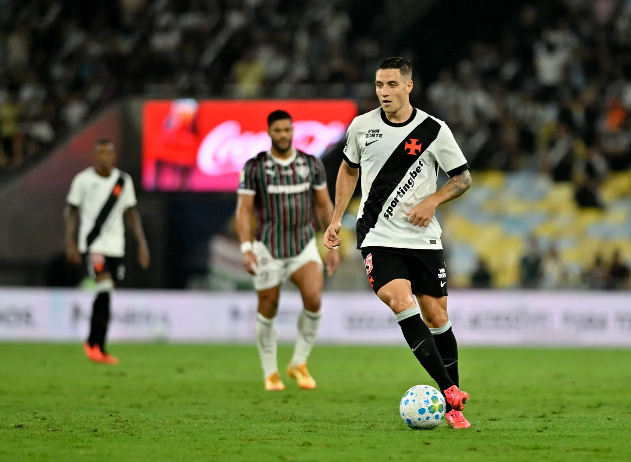 Bruno Duarte estreia no Vasco e evidencia falta de entrosamento