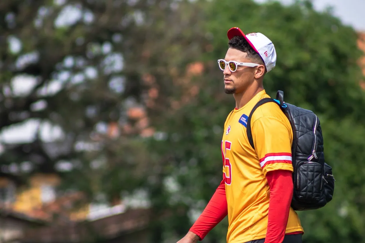 Patrick Mahomes liberado para treinar
