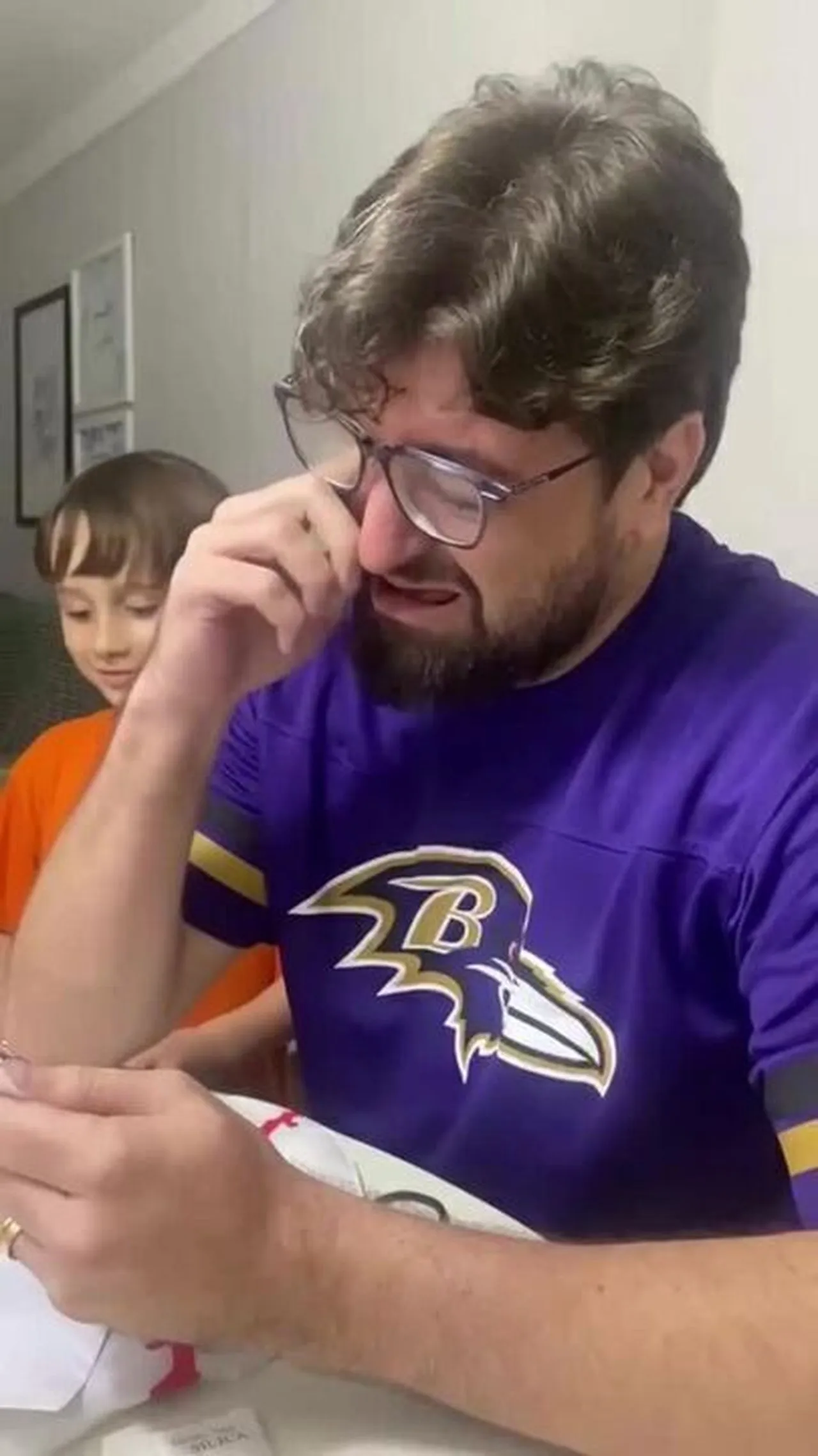 Torcedor do Ravens celebra ingresso surpresa para NFL histórica no Maracanã