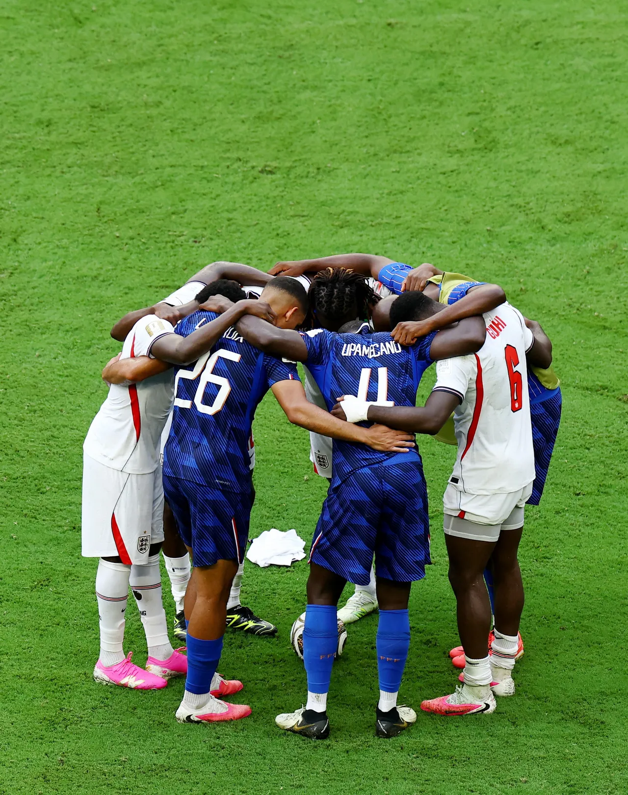 Inglaterra supera França