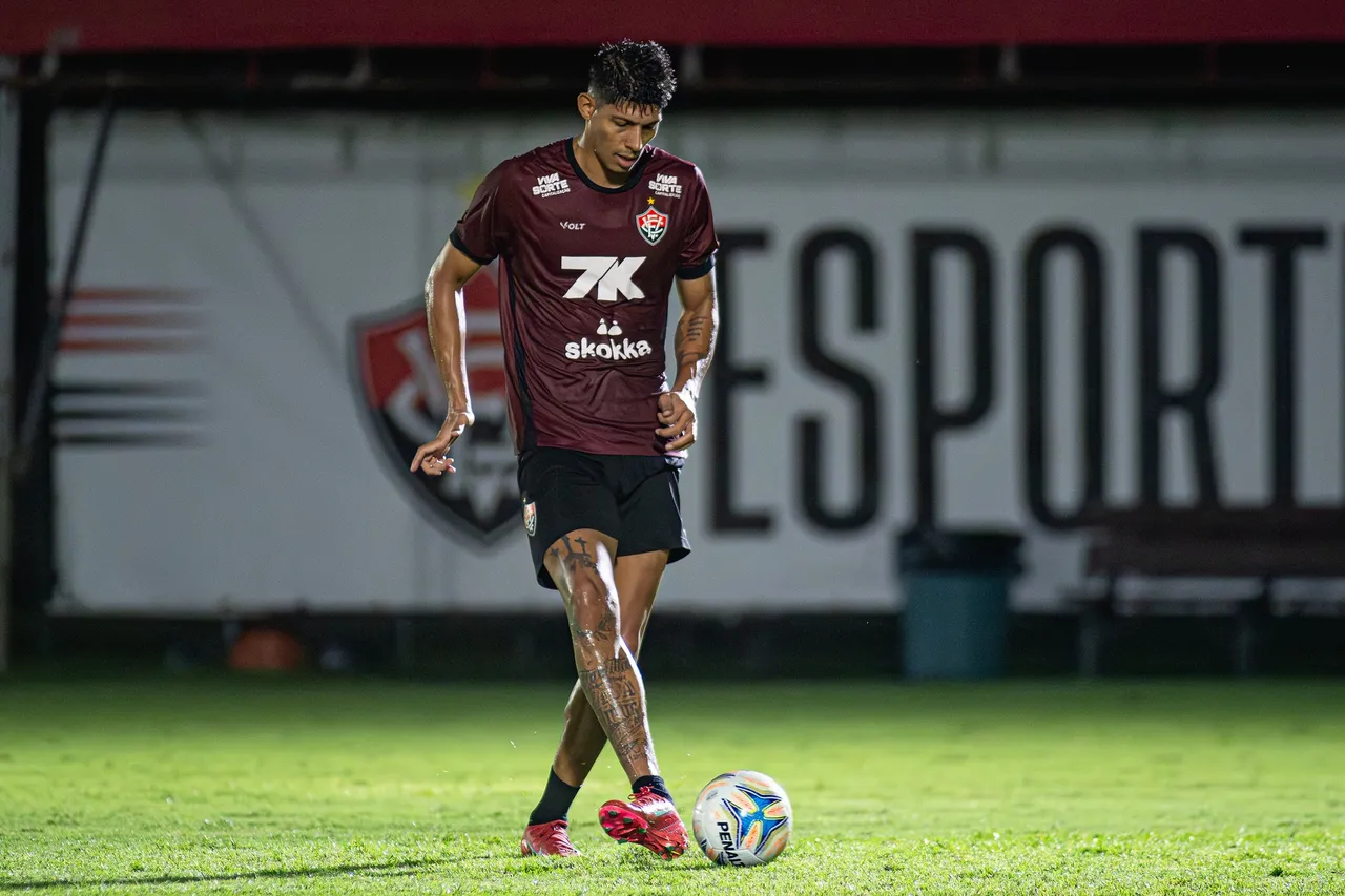 Zé Vitor sai por lesão