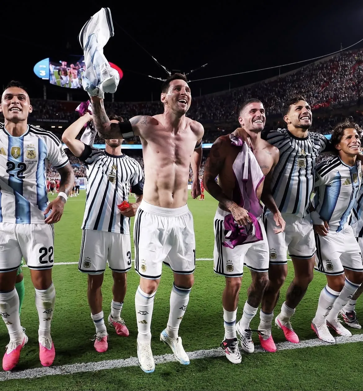 Messi comemora classificação