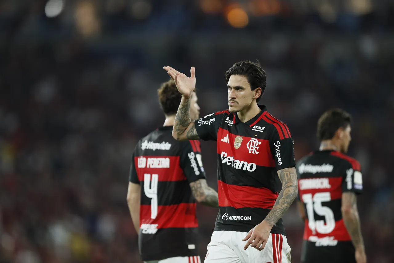 Pedro quebra seca, abraça treinador e mira vaga na Seleção