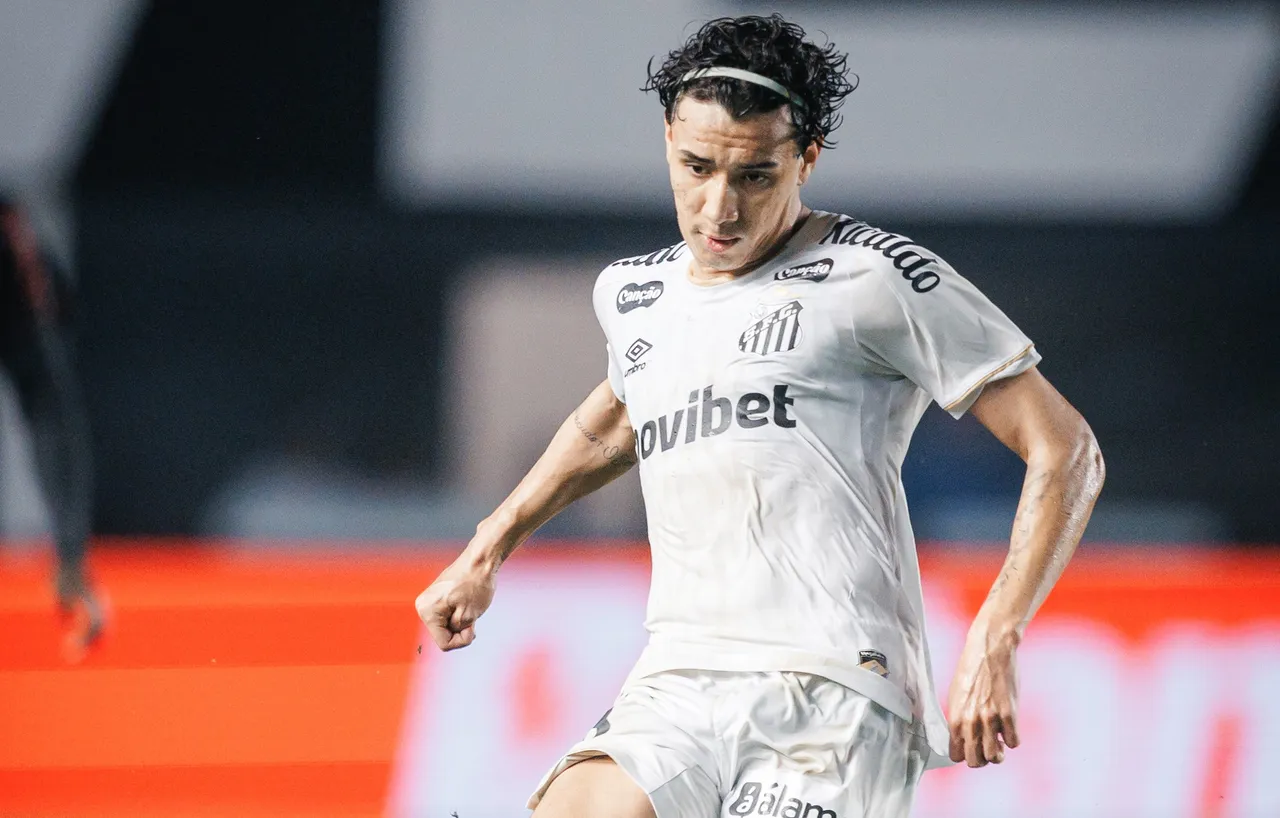 Santos enfrenta Macará