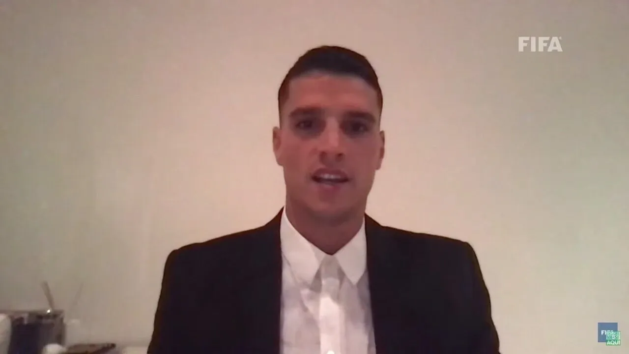 Erik Lamela se torna roupeiro