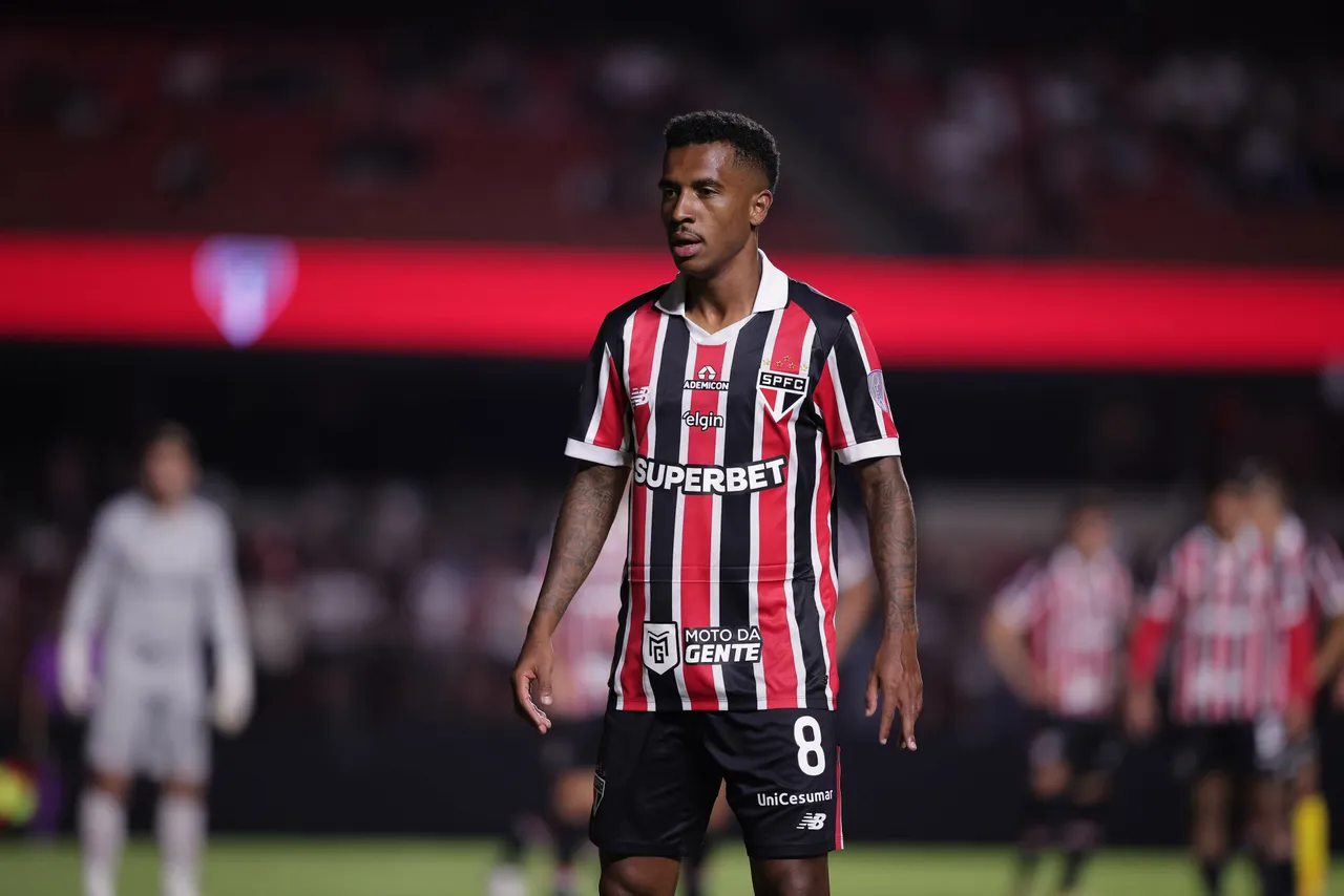 Dorival Júnior transforma Marcos Antônio em ponta e renova o ataque do São Paulo