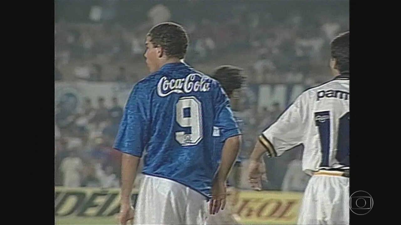 Ronaldo celebra 50 anos relembrando 50 momentos que moldaram o futebol
