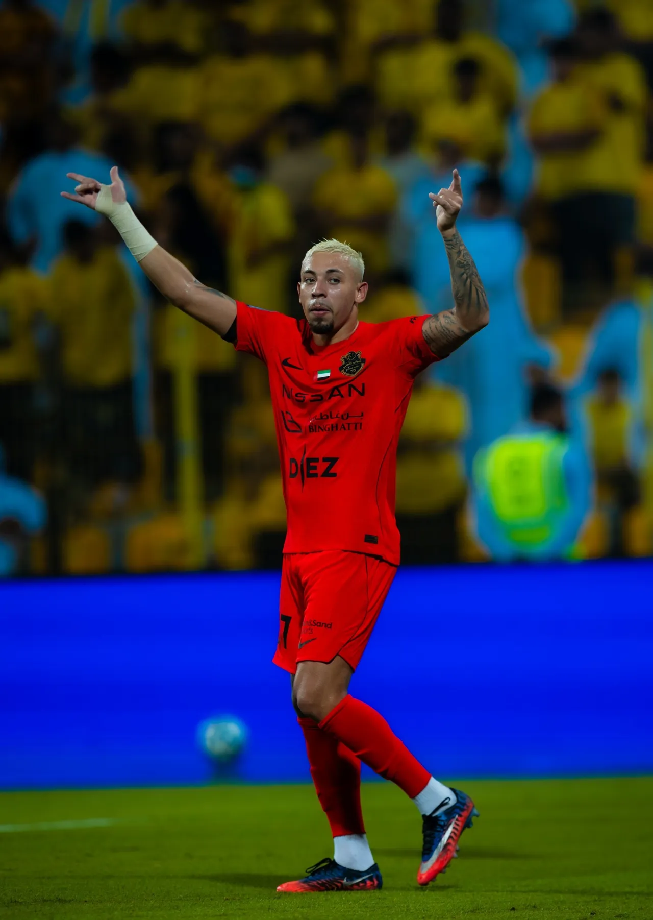 Guilherme Bala decide clássico e mantém Shabab Al Ahli invicto