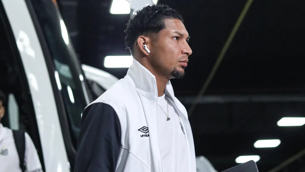 Rony processa Atlético-MG