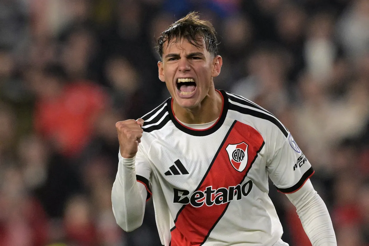 Flamengo reforça ataque com Freitas e Valencia para substituir Plata